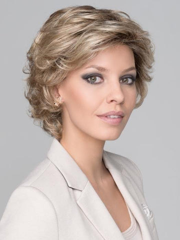 Stylish short layered synthetic wigs for women in blonde shades, perfect for everyday wear