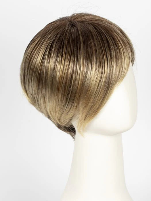 Short synthetic wigs for women in a stylish bob cut featuring soft blonde highlights