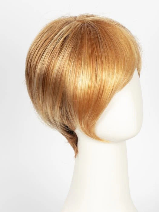 Stylish short synthetic wigs for women in blonde with soft layers for a modern look
