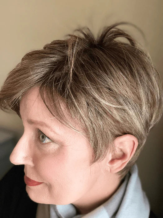 Short synthetic wigs for women featuring a layered cut and stylish highlights