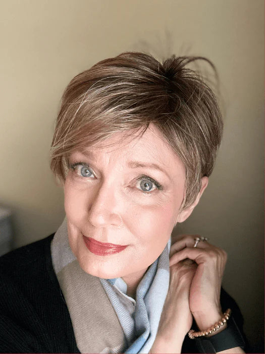 Stylish short synthetic wigs for women in blonde with natural hair texture and modern cut